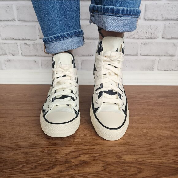 ⭐CONVERSE Chuck Taylor All Star Large Stars 7.5 Womens Shoes White Black A09898F - Picture 5 of 11